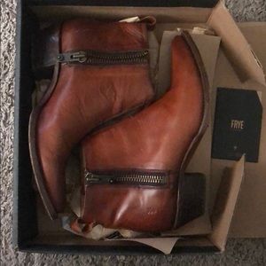 Frye Women’s Sachs Moro Short Booties size 9